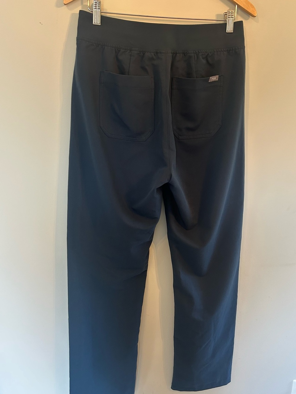 Figs Navy Scrubs Technical Collection M/T Jogger Pants with Contrast Drawstring - Picture 4 of 5